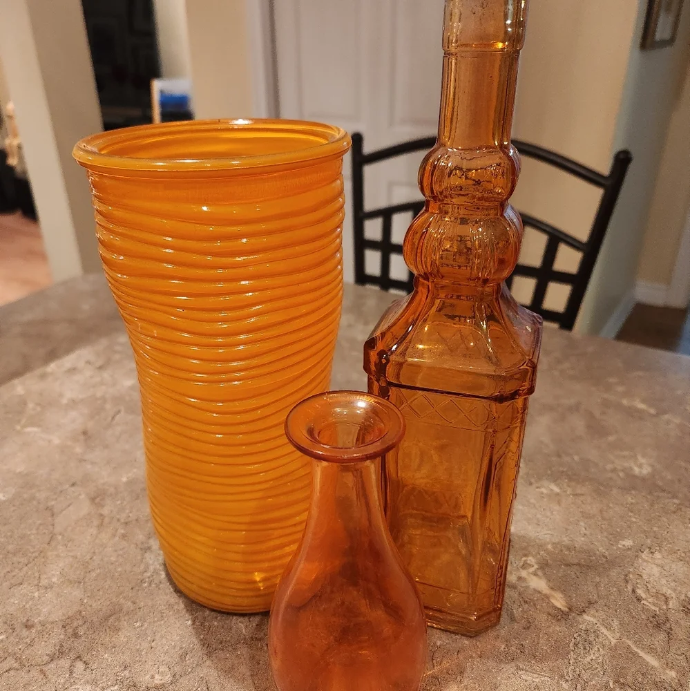 Vases - Picture 1 of 1